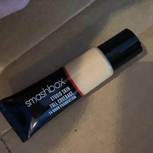 Smashbox liquid studio skin foundation *brand new* without tags